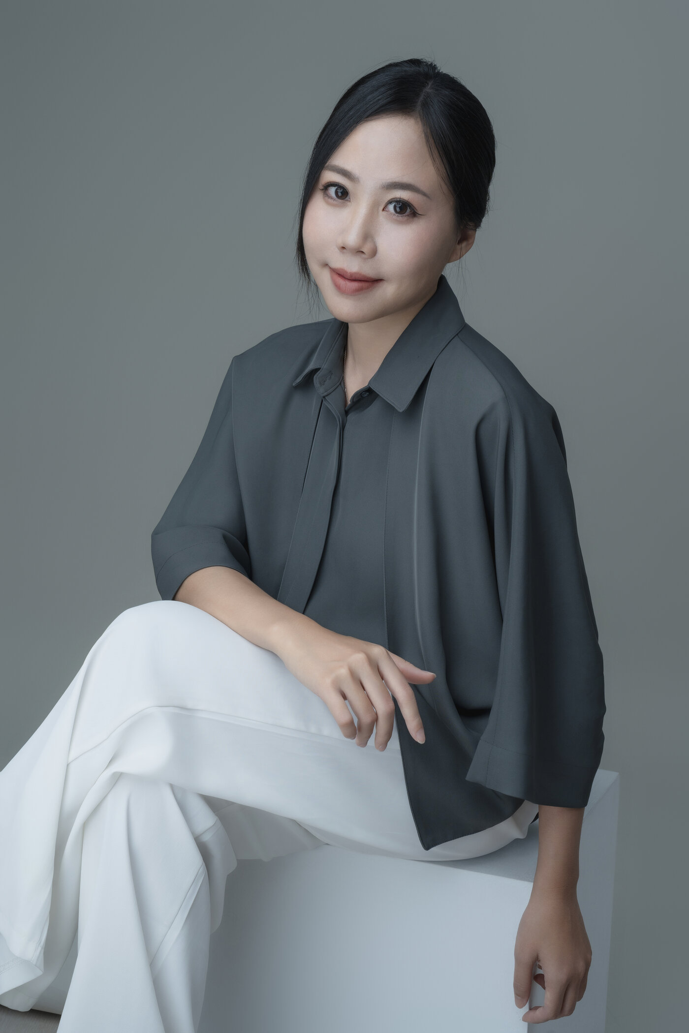 台中地政士的商務形象照：白襯衫的專業親和感